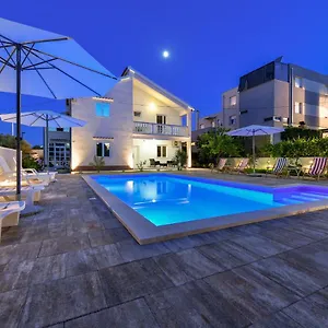 Apartment Pool House Luka, Zadar