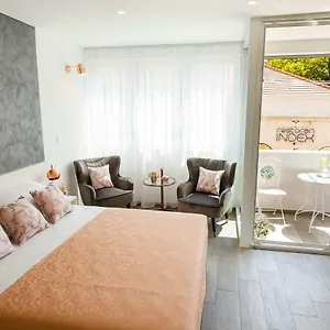 *** Gasthof Rose Gold & With Balcony Kroatien